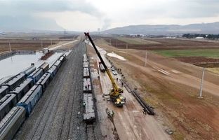 ریل گذاری فاز نخست قطار شهری کرمانشاه با ریل ذوب آهن اصفهان