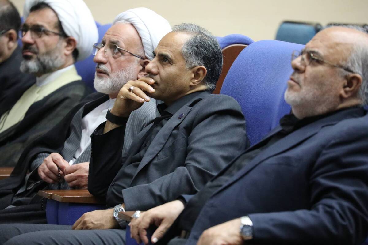 مراسم بزرگداشت «رهبر شهید انقلاب اسلامی» در بانک تجارت برگزار شد