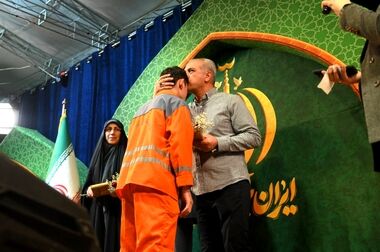 جمع آوری و ساماندهی بساط گستران در محور خیابان شهرداری