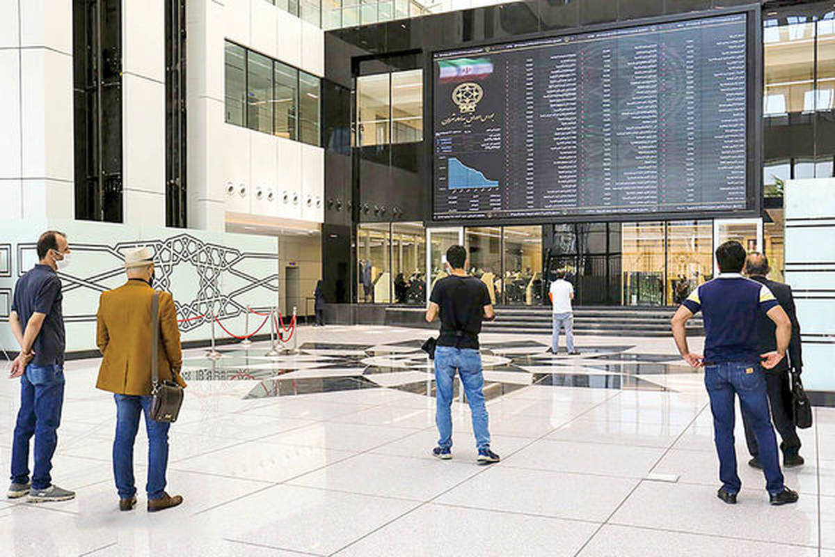 فشار عرضه در بورس کم شد/ بازار همچنان قرمز