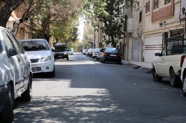 رنگ‌آمیزی ۱۰ هزار متر از جداول بزرگراه شهید کاظمی در منطقه ۱۹