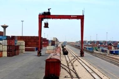 بازدید سرپرست معاونت فنی در بیمه های اموال و مسئولیت و مدیر بیمه باربری بیمه نوین از بندر شهید رجایی