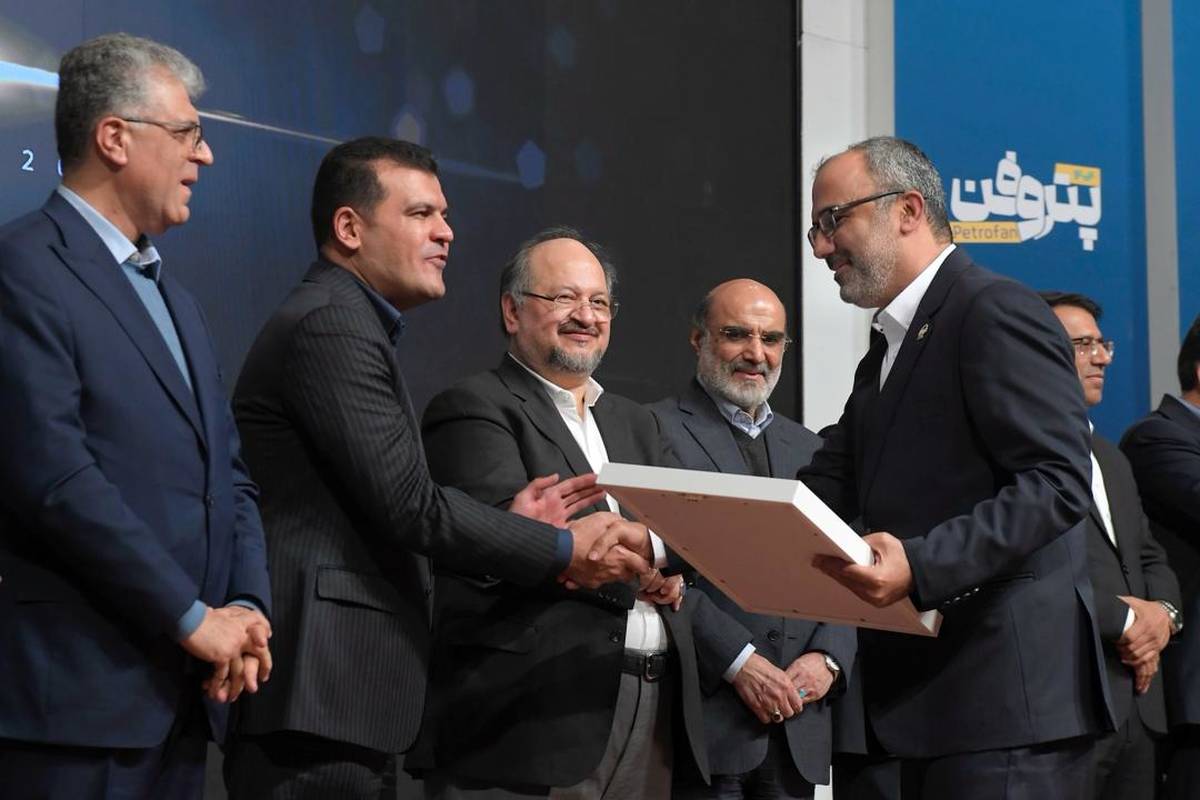 پتروفن، پلتفرم نوآوری صنعت پتروشیمی ایران/ شریعتمداری: تبدیل ایده به محصول لازمه بقای صنعت است/ برترین‌های نوآوری در صنعت پتروشیمی در سال ۱۴۰۴ معرفی شدند