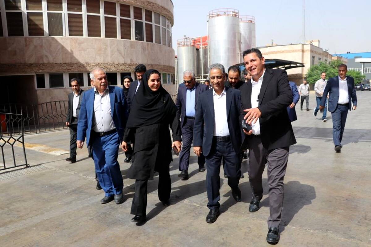 بازدید مدیرعامل بانک صنعت و معدن از شرکت شکوفا بهداشت آرین (پرژک)