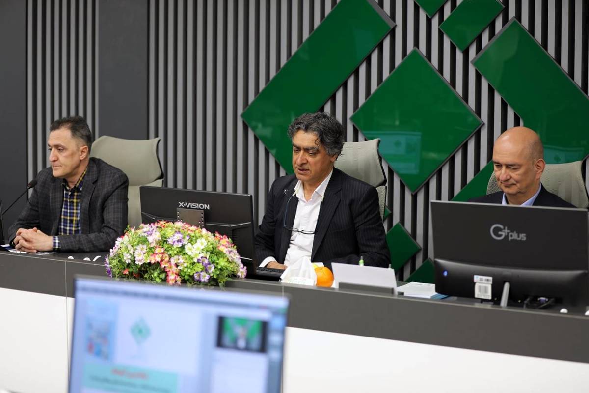 دومین کافه کتاب پژوهشکده بیمه با بررسی و نقد کتاب "درس آموخته‌های ارزیابی خسارت در بیمه‌های مهندسی 