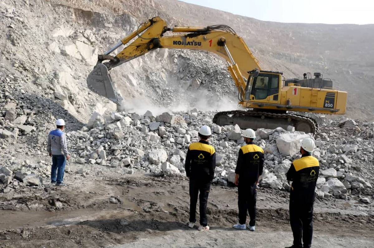 برگزاری مرحله عملی آموزش کارآموزان اپراتور بیل مکانیکی در سنگ آهن مرکزی ایران