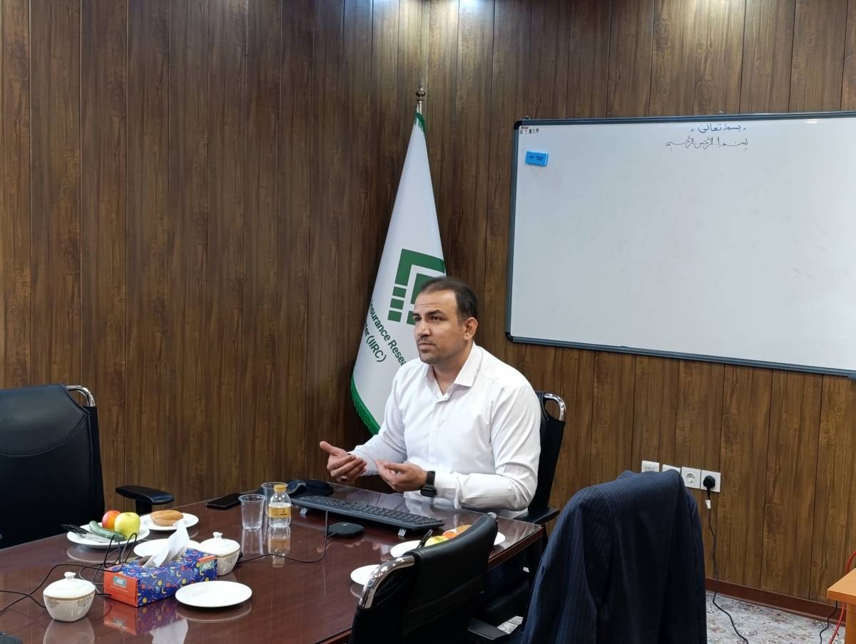 پنجمین نشست کافه کتاب پژوهشکده بیمه با موضوع "تحول دیجیتال در بیمه" برگزار شد