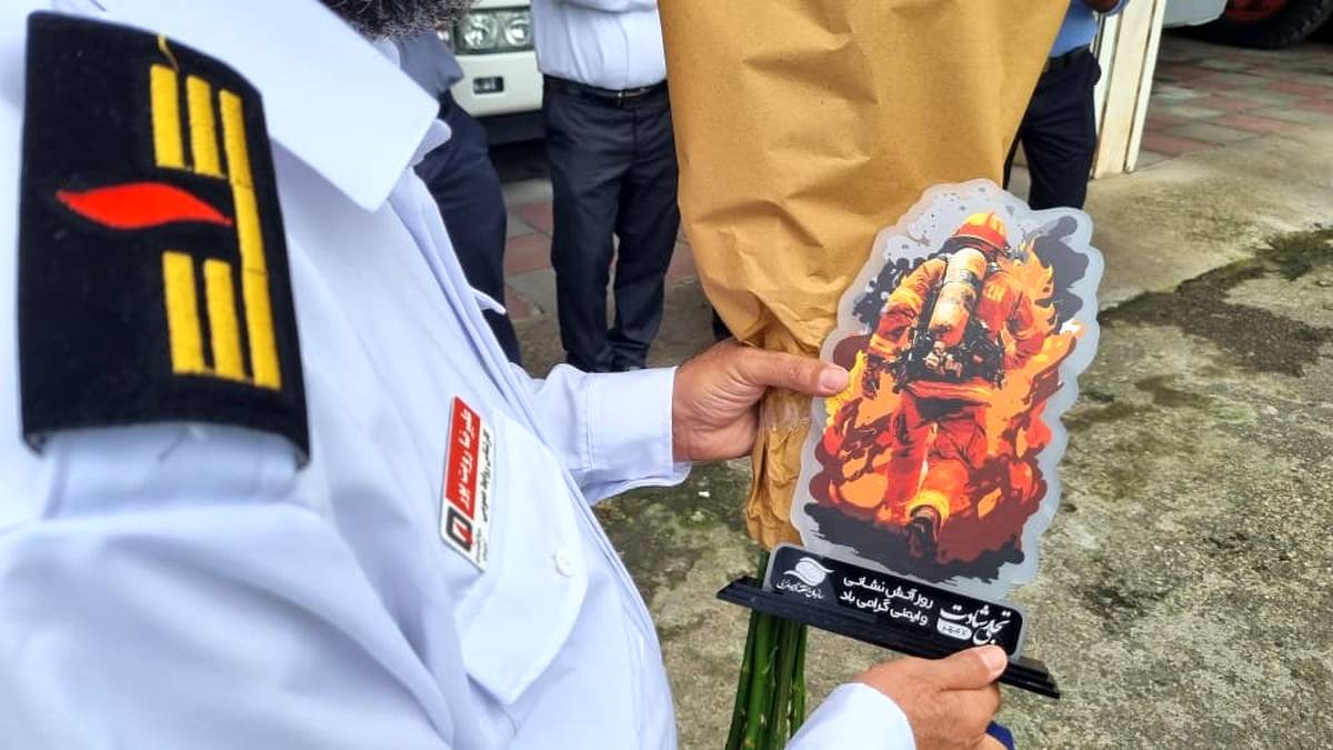 مدیرعامل سازمان منطقه آزاد انزلی از ایستگاه‌های آتش‌نشانی یاری‌رسان در حادثه ونوس تجلیل کرد